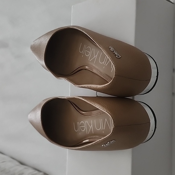 Calvin Klein flats - Picture 2 of 4